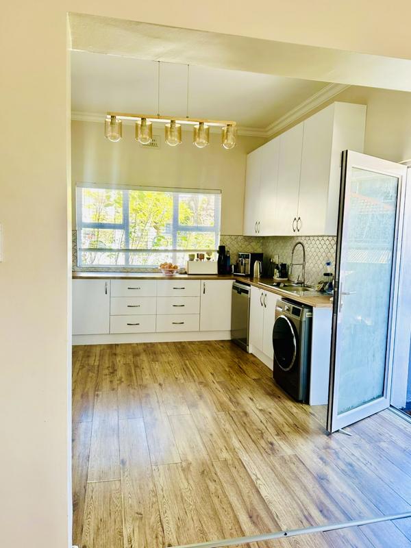 4 Bedroom Property for Sale in Vredehoek Western Cape